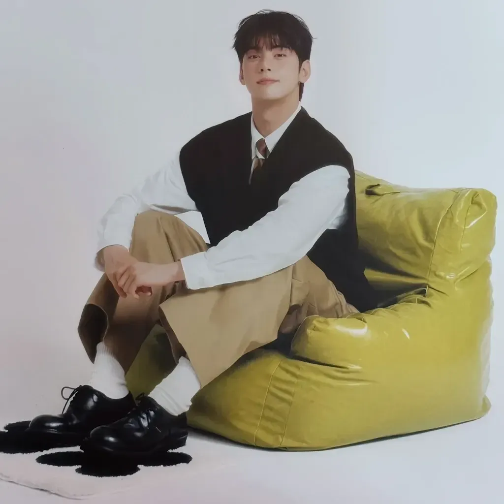 Recent activity shot of Eunwoo (ASTRO)