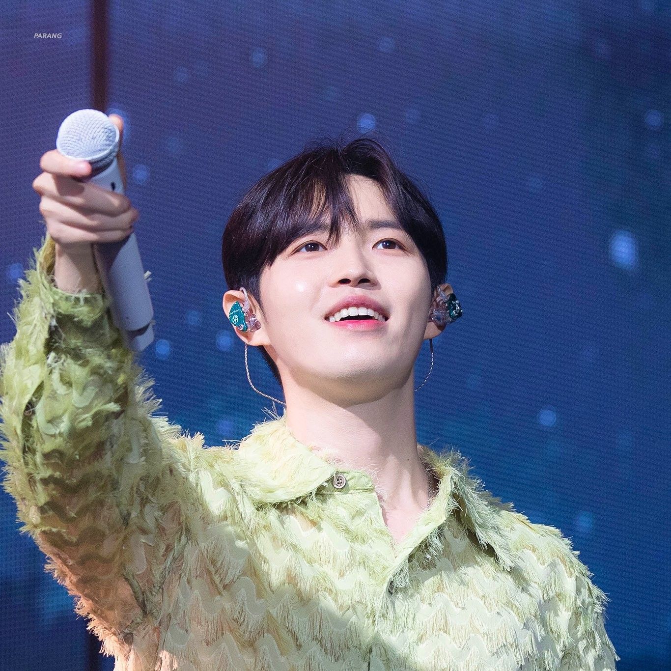 金在奐粉絲拍下的瞬間