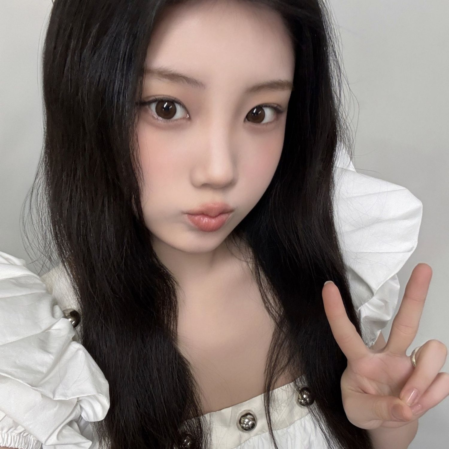 Recent activity shot of Wonhee (ILLIT)