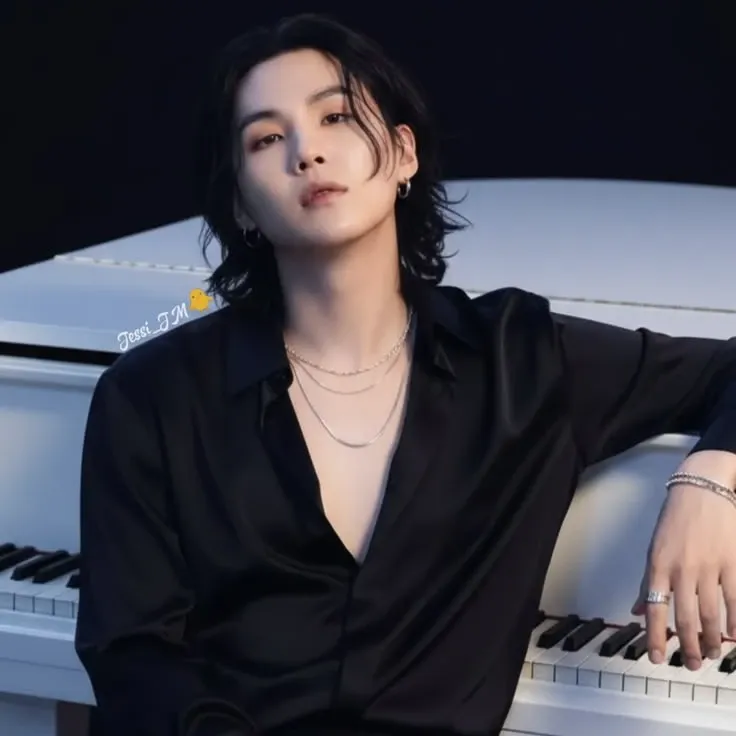 Latest photo of SUGA (BTS)