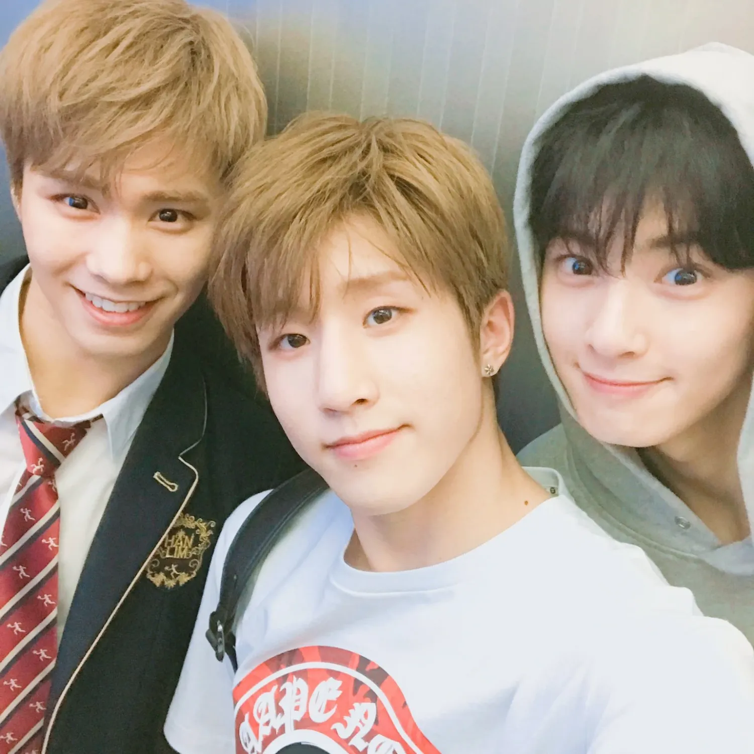 A moment captured by Jinjin (ASTRO)'s fan