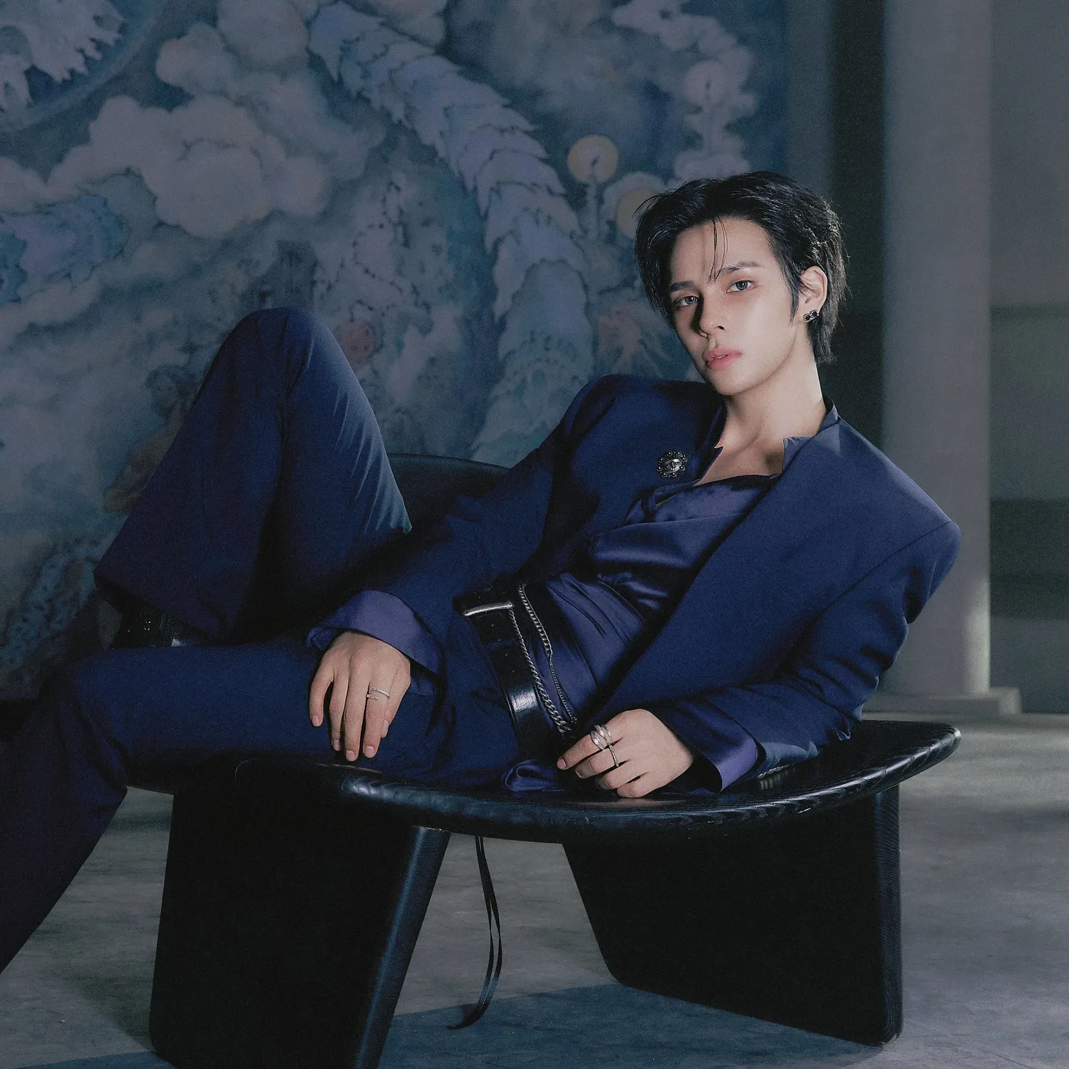 Recent activity shot of Serim (CRAVITY)