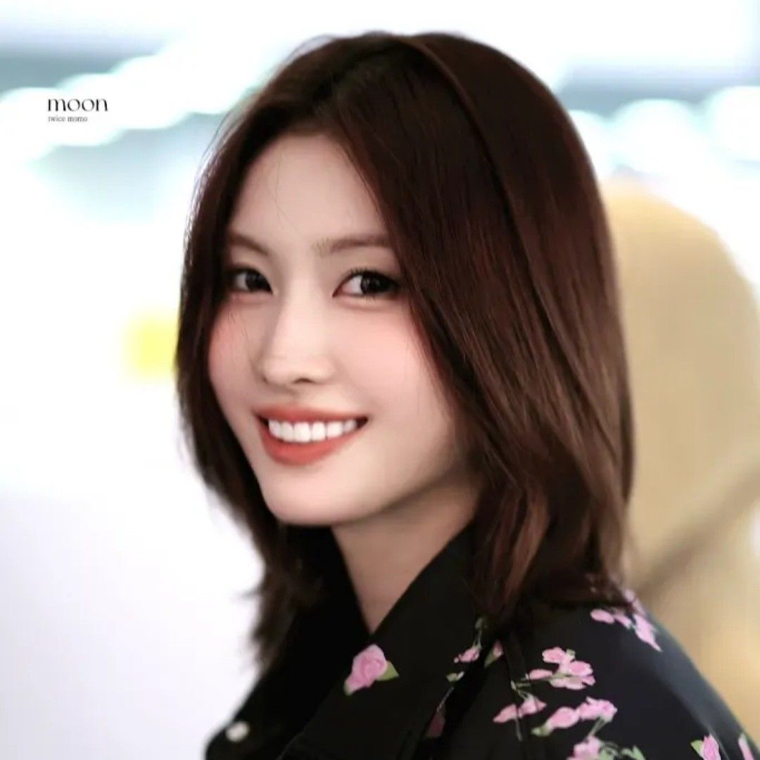 모모 (TWICE)의 최신 사진