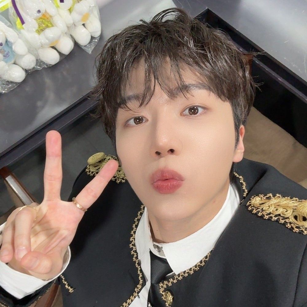 Recent activity shot of Jinho (PENTAGON)