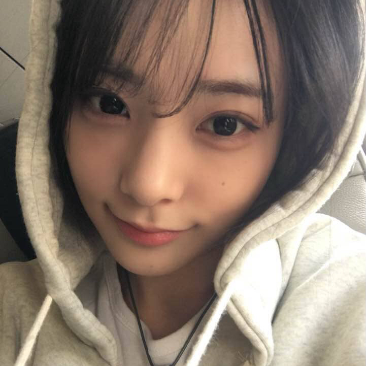 Latest photo of Siyeon (QWER)