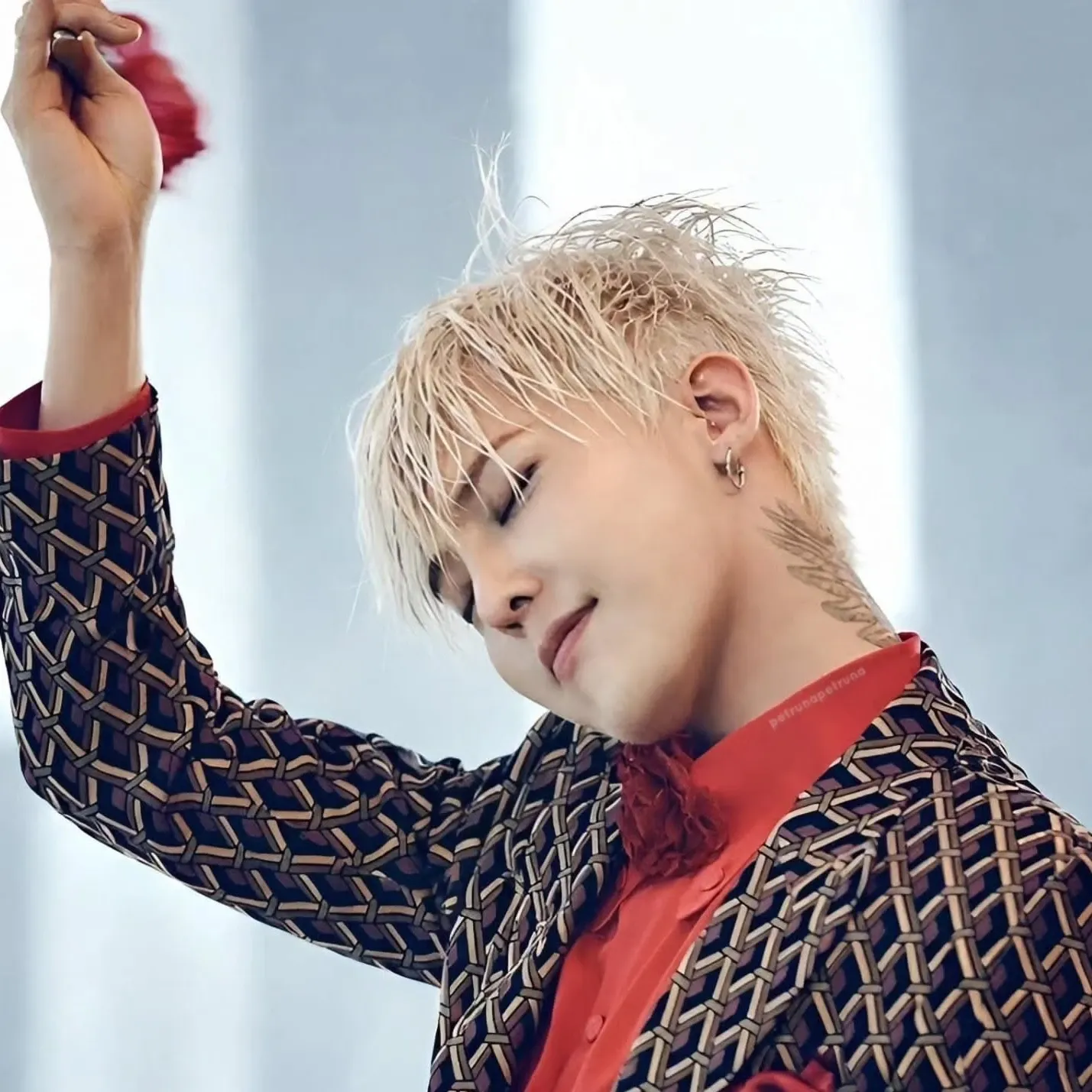 Foto aktivitas terbaru G-DRAGON (BIGBANG)