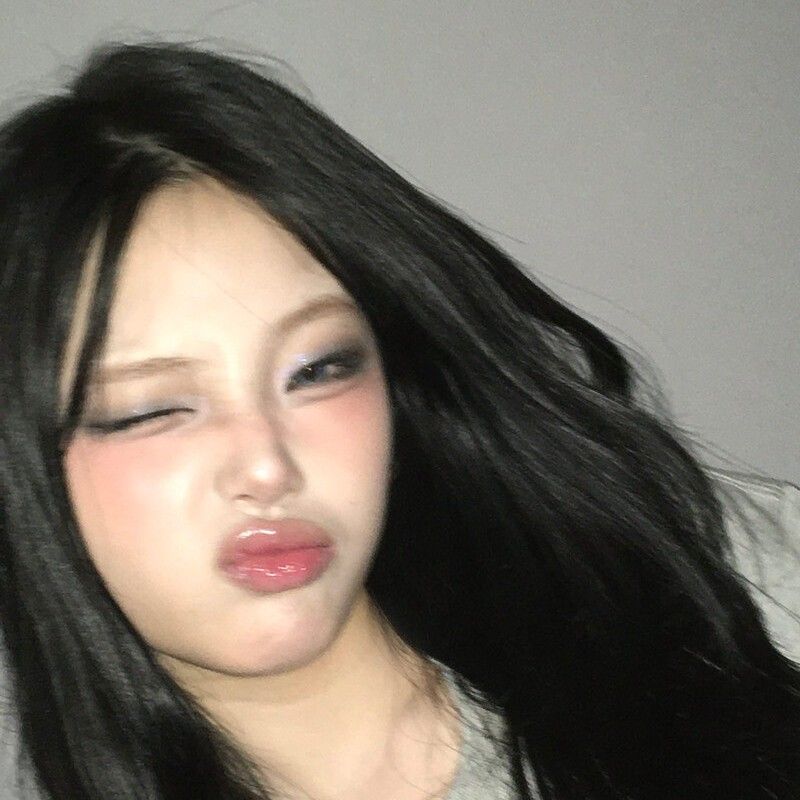 Recent activity shot of Park Boeun (CLASS:y)