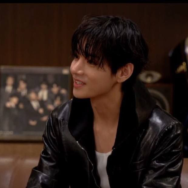 Latest photo of V (BTS)