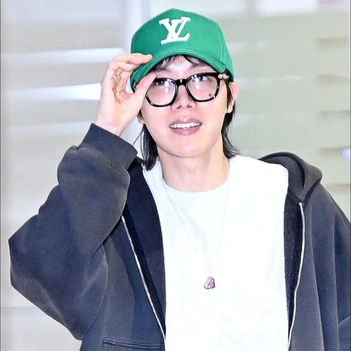 Foto terbaru j-hope (BTS)