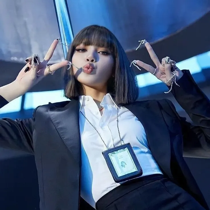 Foto aktivitas terbaru Lisa (BLACKPINK)