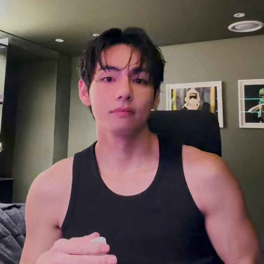 Behind-the-scenes cut of V (BTS)