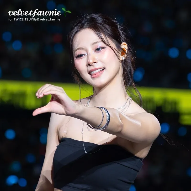 Momen yang diabadikan oleh penggemar Tzuyu (TWICE)