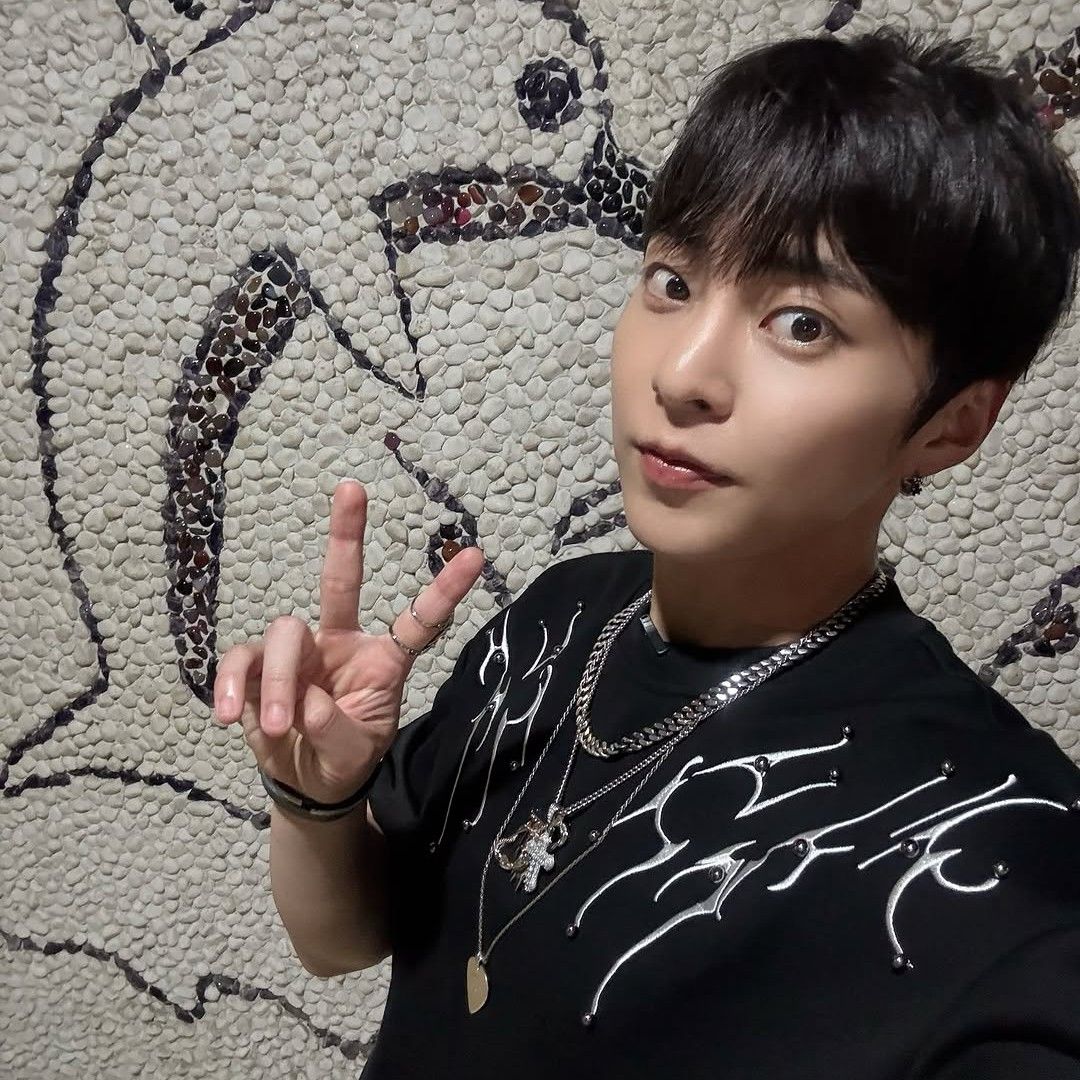 Behind-the-scenes cut of Xiumin (EXO)