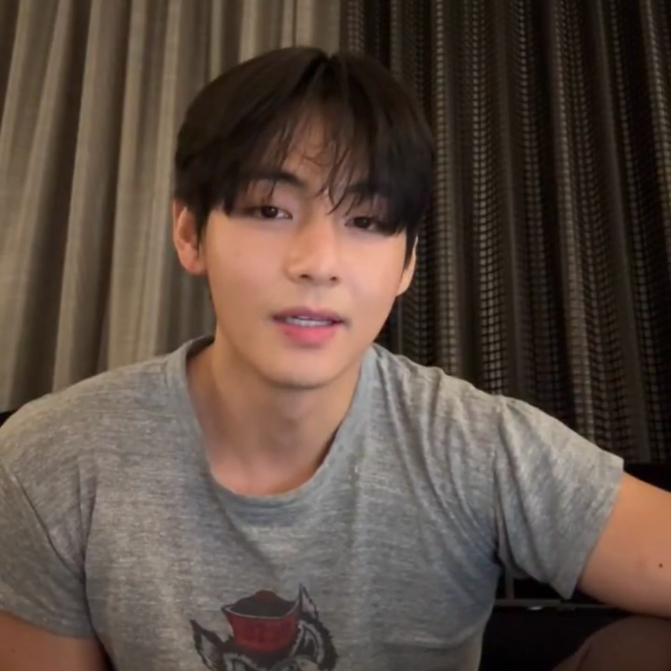 뷔 (방탄소년단)의 비하인드 컷