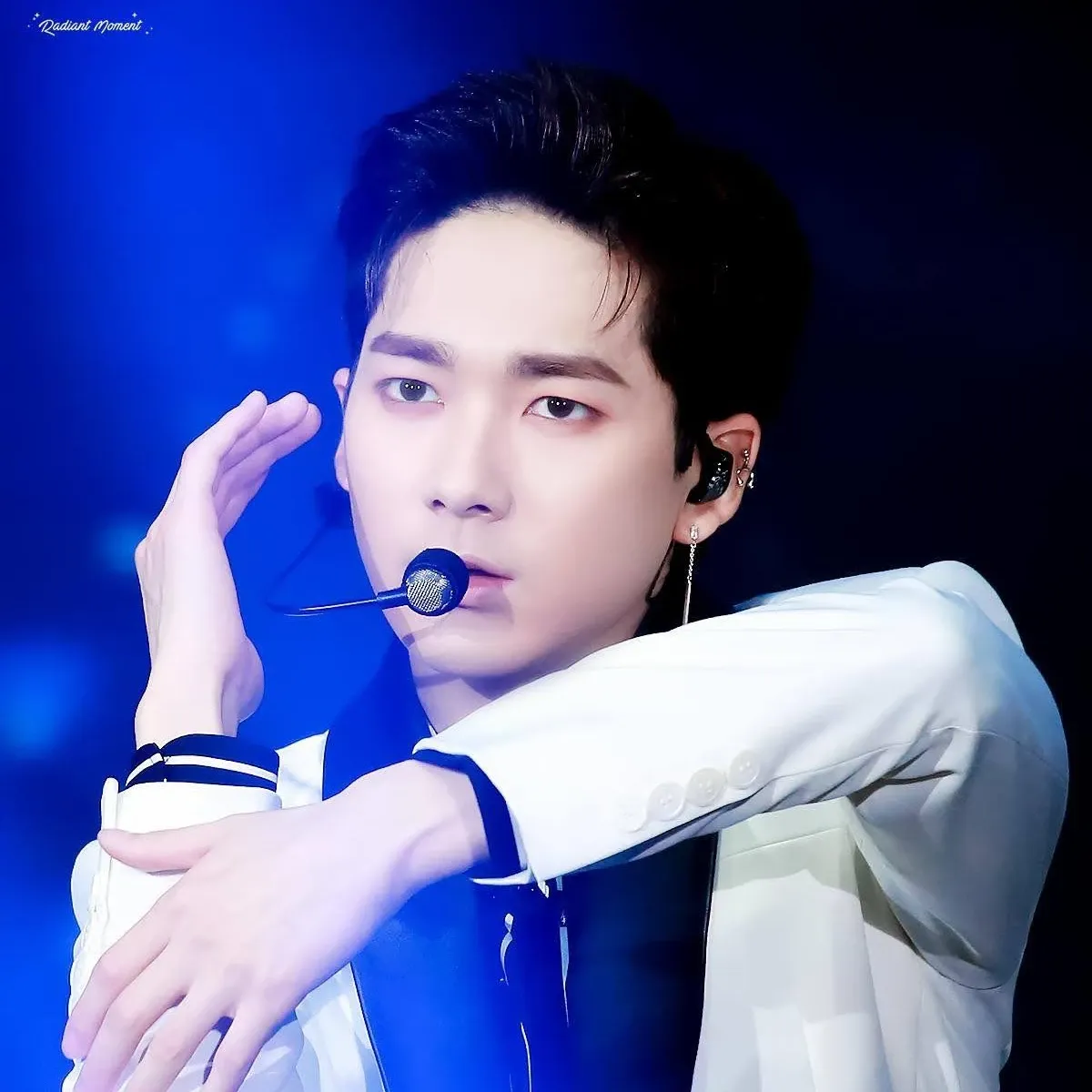 A moment captured by Aron's fan