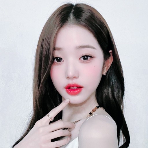 A moment captured by Jang Wonyoung (IVE)'s fan