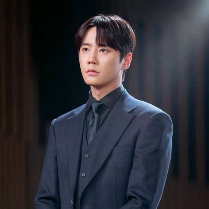 Behind-the-scenes cut of Lee Junyoung