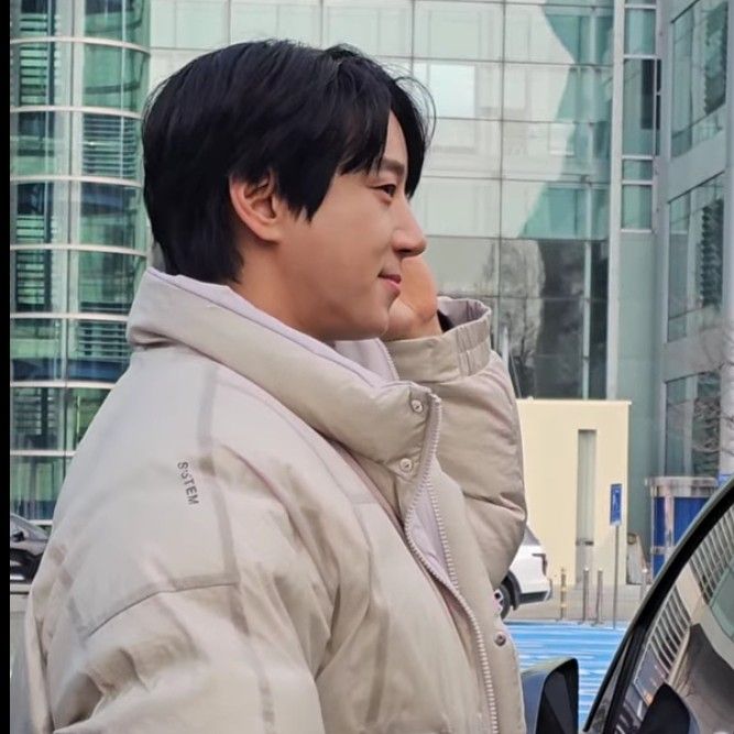 A moment captured by Hwang Chiyeol's fan