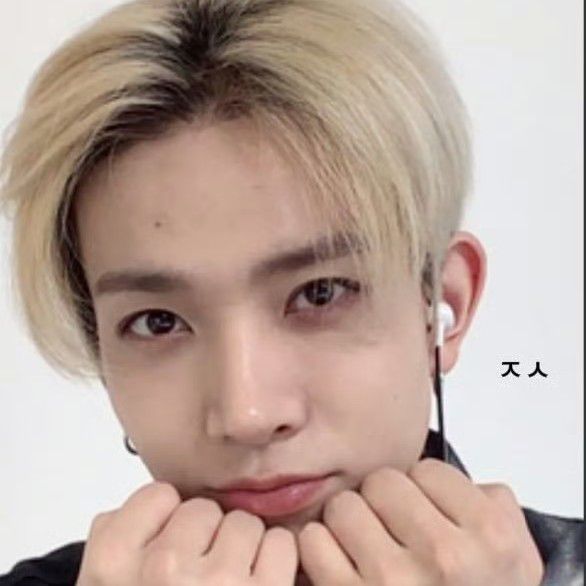 Foto terbaru Heeseung (ENHYPEN)