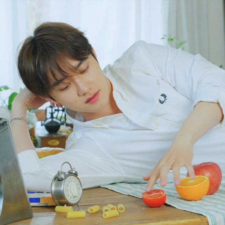 Behind-the-scenes cut of D.O. (EXO)