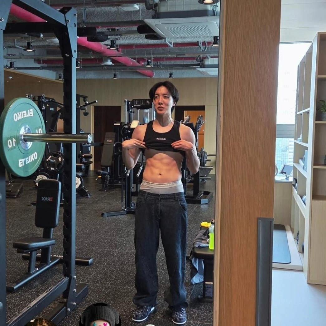 Foto terbaru j-hope (BTS)