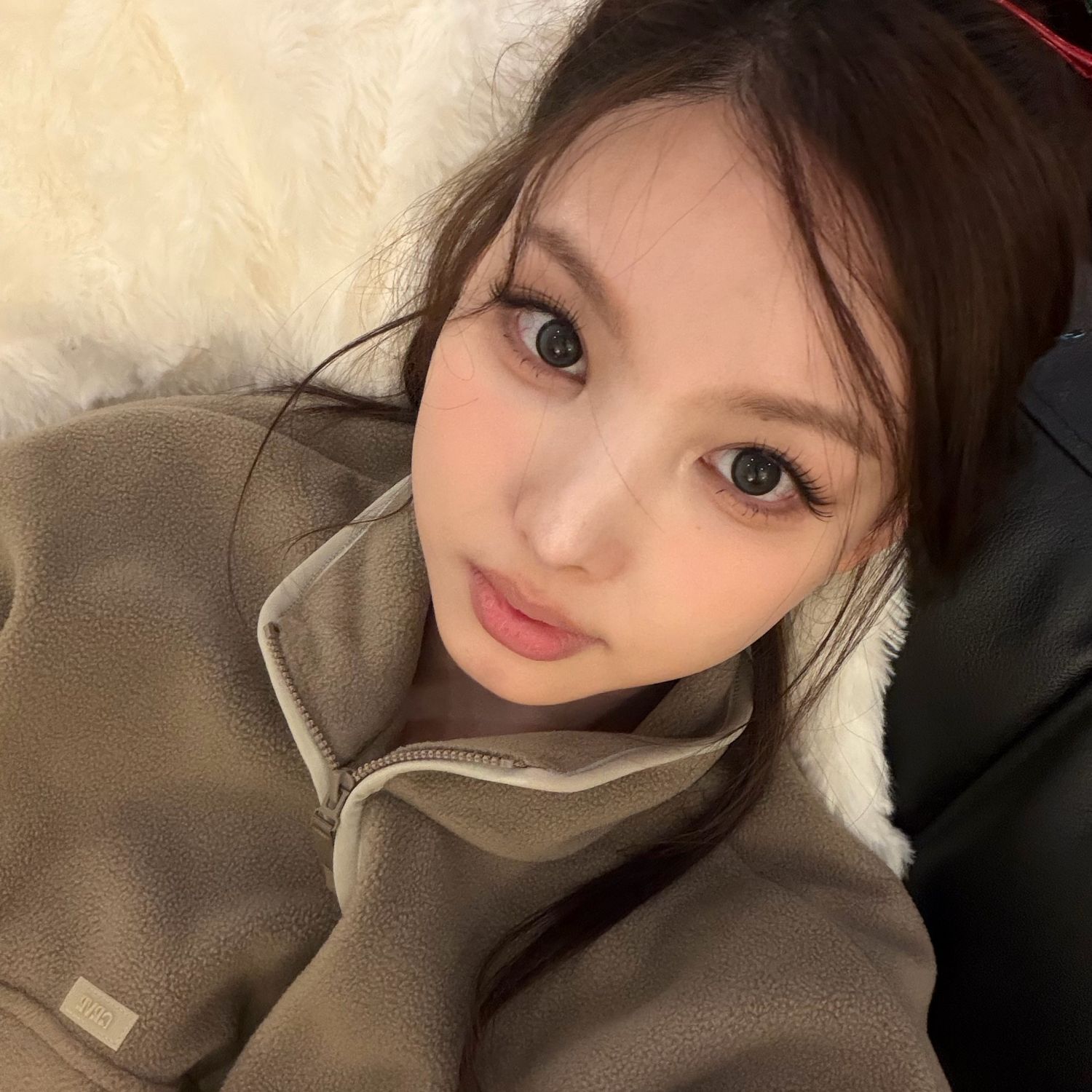 Latest photo of Nayeon (TWICE)