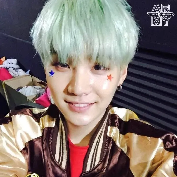 SUGA (BTS)の舞台裏ショット