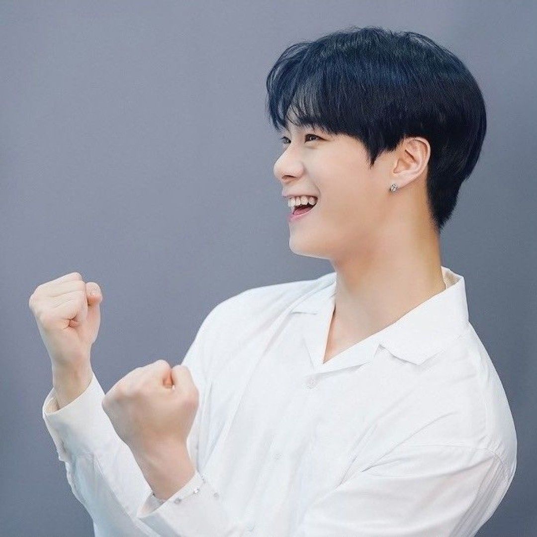 A moment captured by Moonbin (ASTRO)'s fan