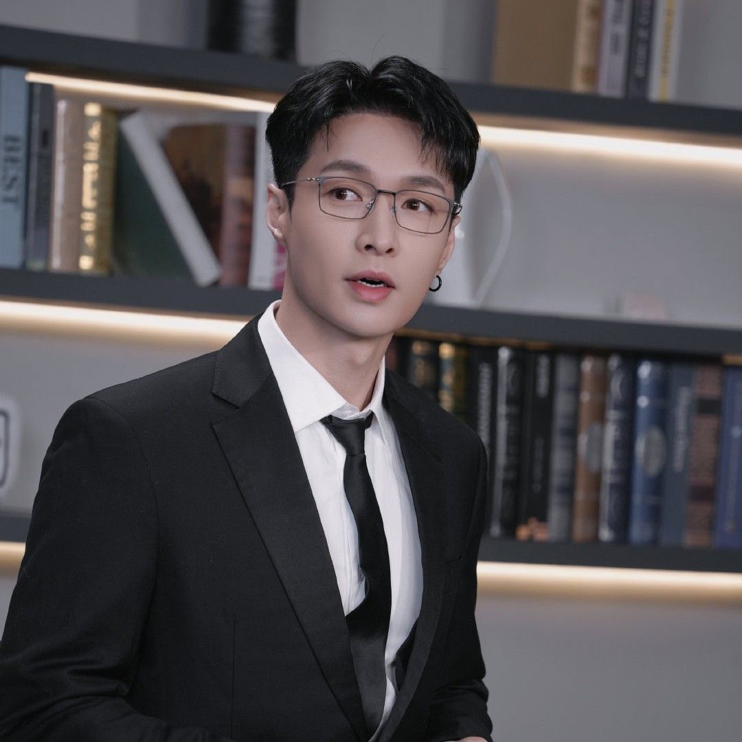 Latest photo of Lay (EXO)