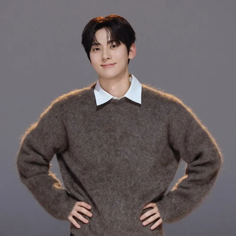 A moment captured by Hwang Minhyun's fan