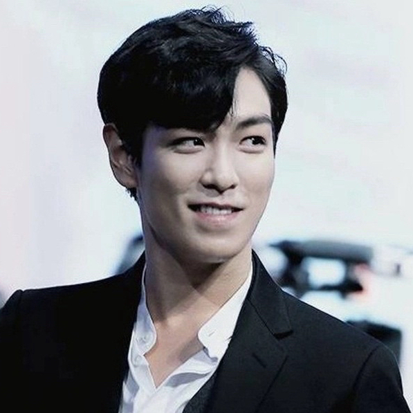 A moment captured by T.O.P's fan