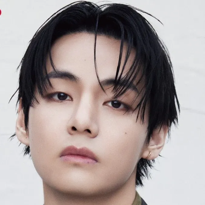 뷔 (방탄소년단) 최근 활동샷