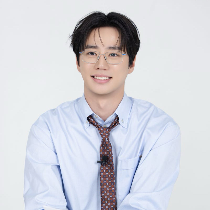 Behind-the-scenes cut of Lee Junyoung