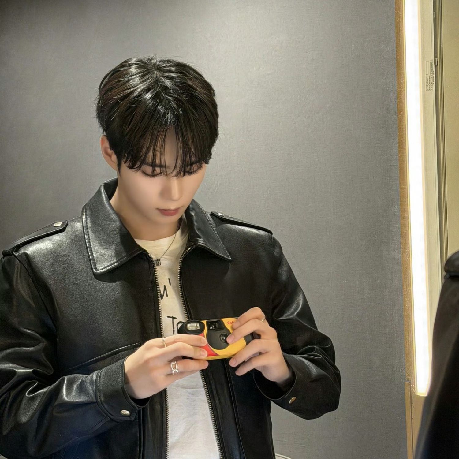 Behind-the-scenes cut of Kim Junseo (ALPHA DRIVE ONE)