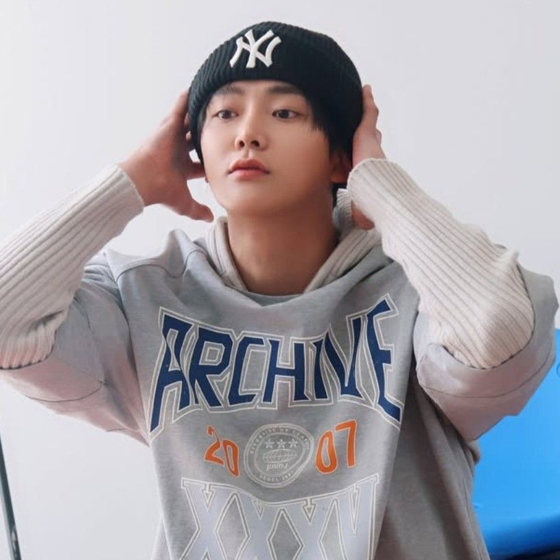 Behind-the-scenes cut of Rowoon