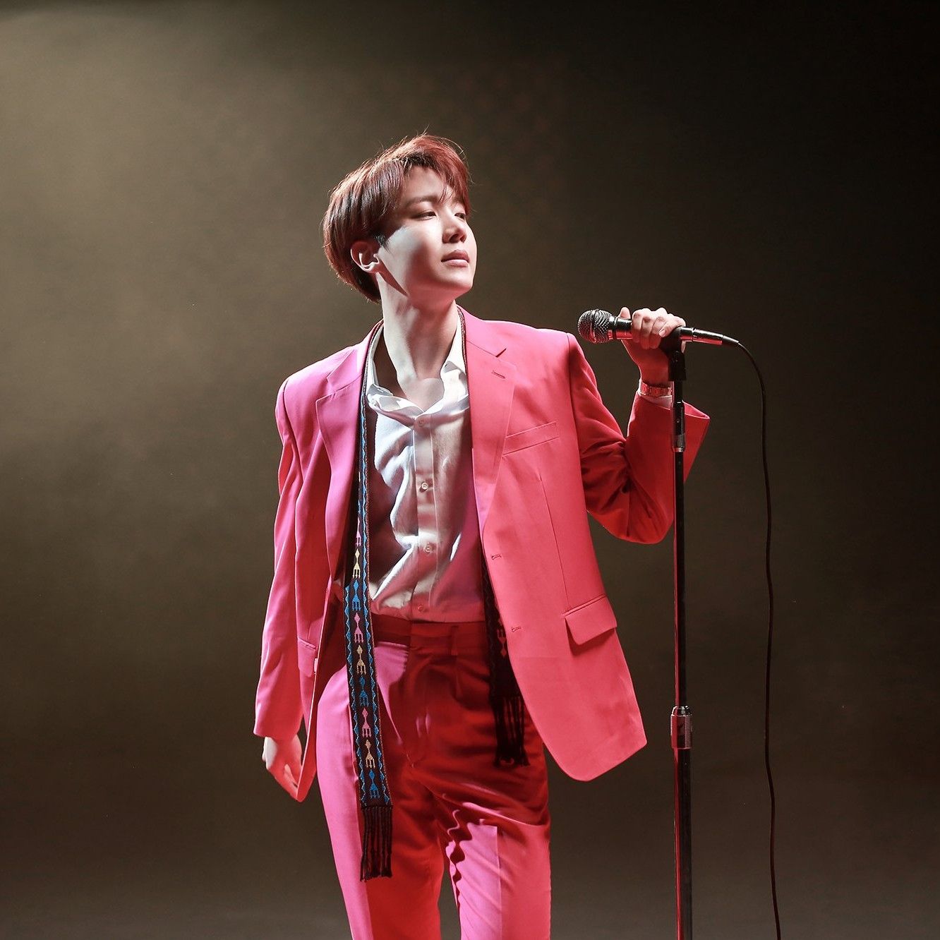 J-hope (防彈少年團)的最新照片