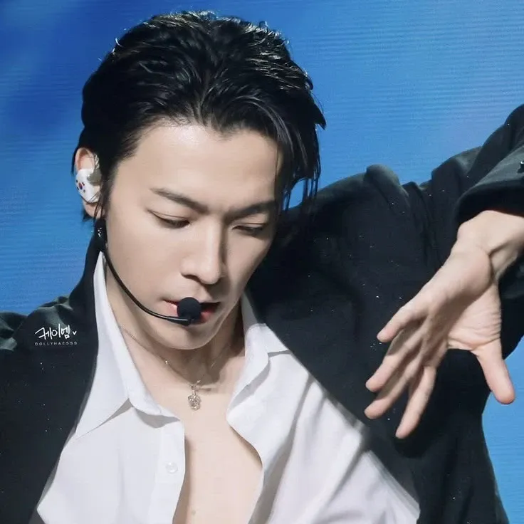 A moment captured by Donghae (Super Junior)'s fan
