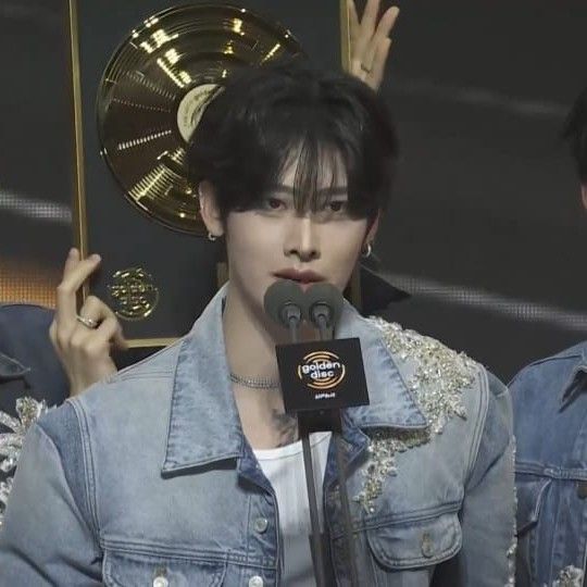 A moment captured by Ricky (ZEROBASEONE)'s fan