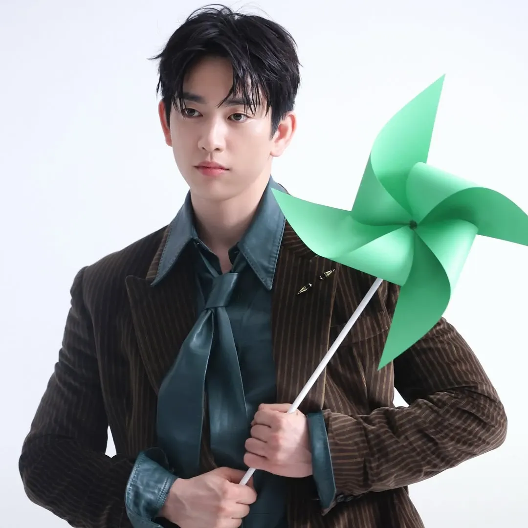 Latest photo of Jinyoung (GOT7)
