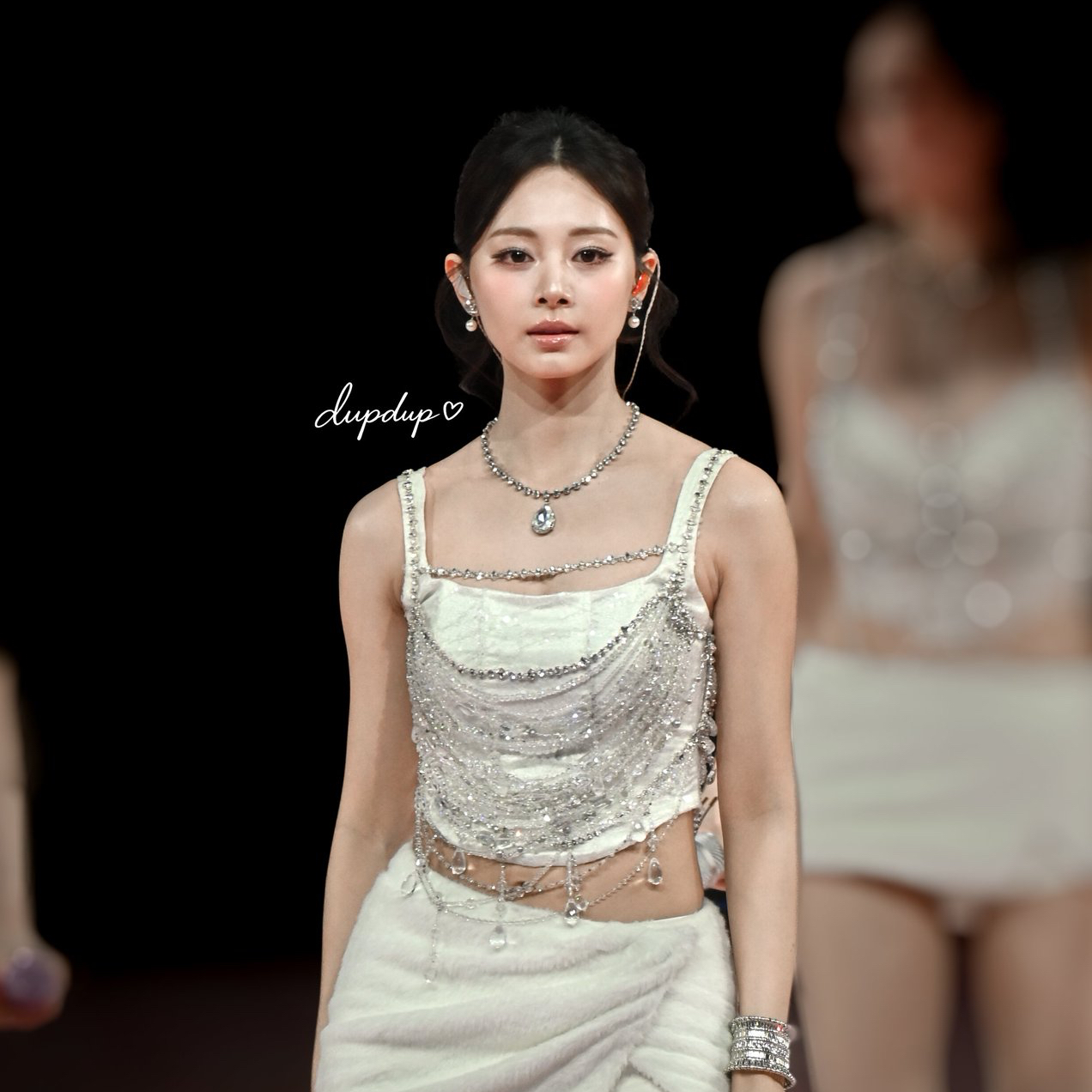 Momen yang diabadikan oleh penggemar Tzuyu (TWICE)