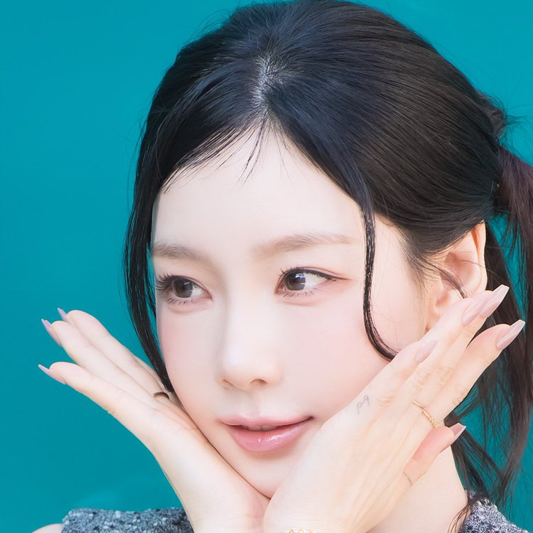 Recent activity shot of Taeyeon (Girls' Generation)