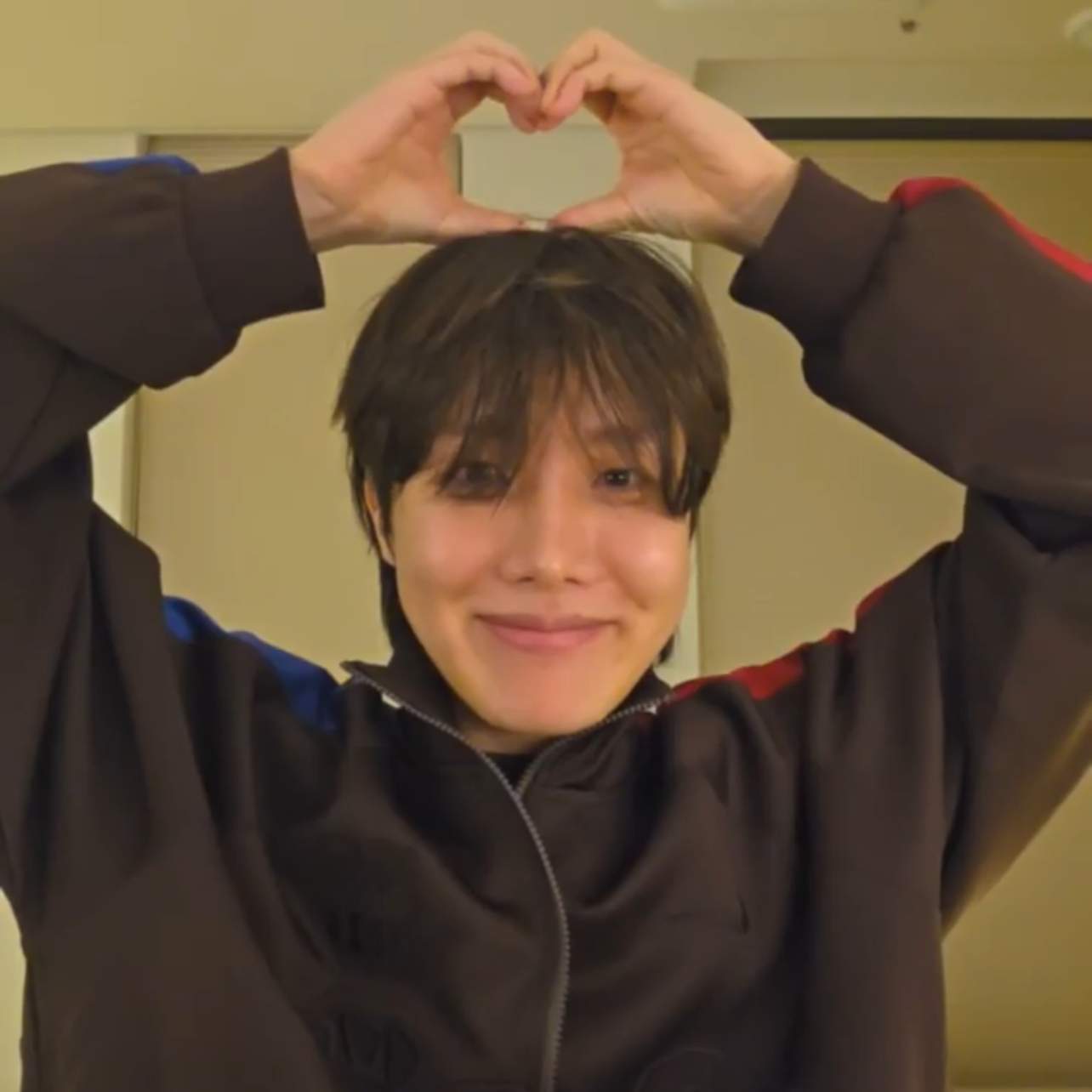 제이홉 (방탄소년단)의 최신 사진