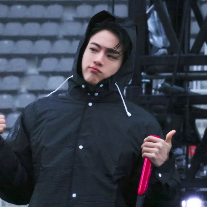 Potret di balik layar Jin (BTS)