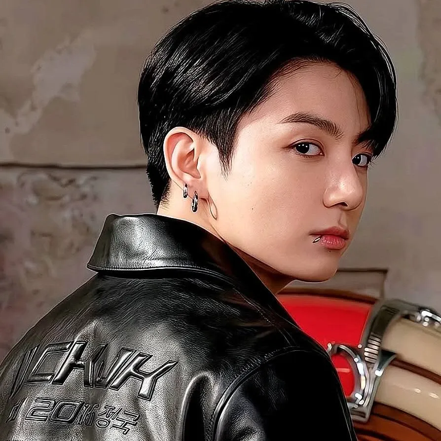 Foto aktivitas terbaru Jungkook (BTS)