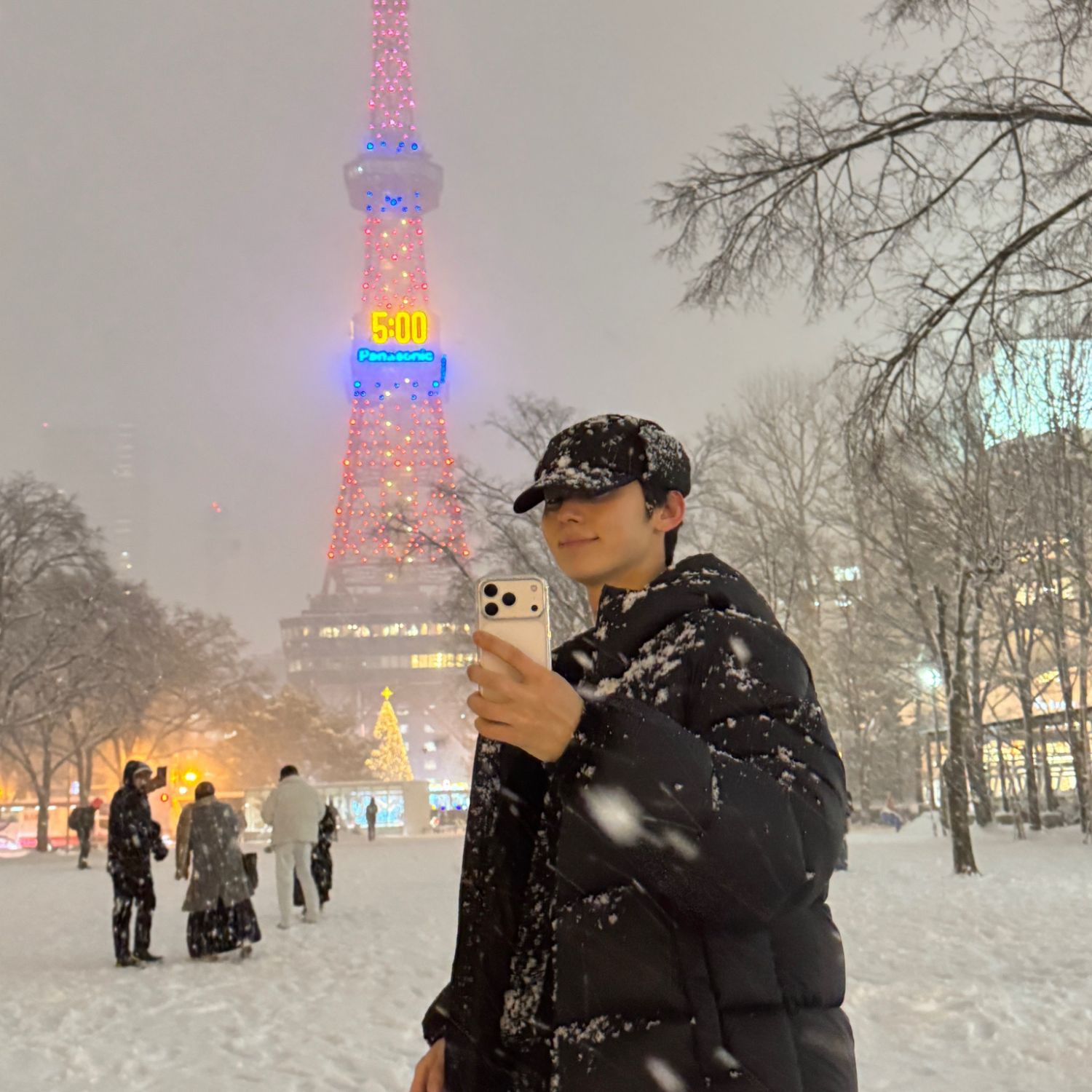 Behind-the-scenes cut of Hwang Minhyun