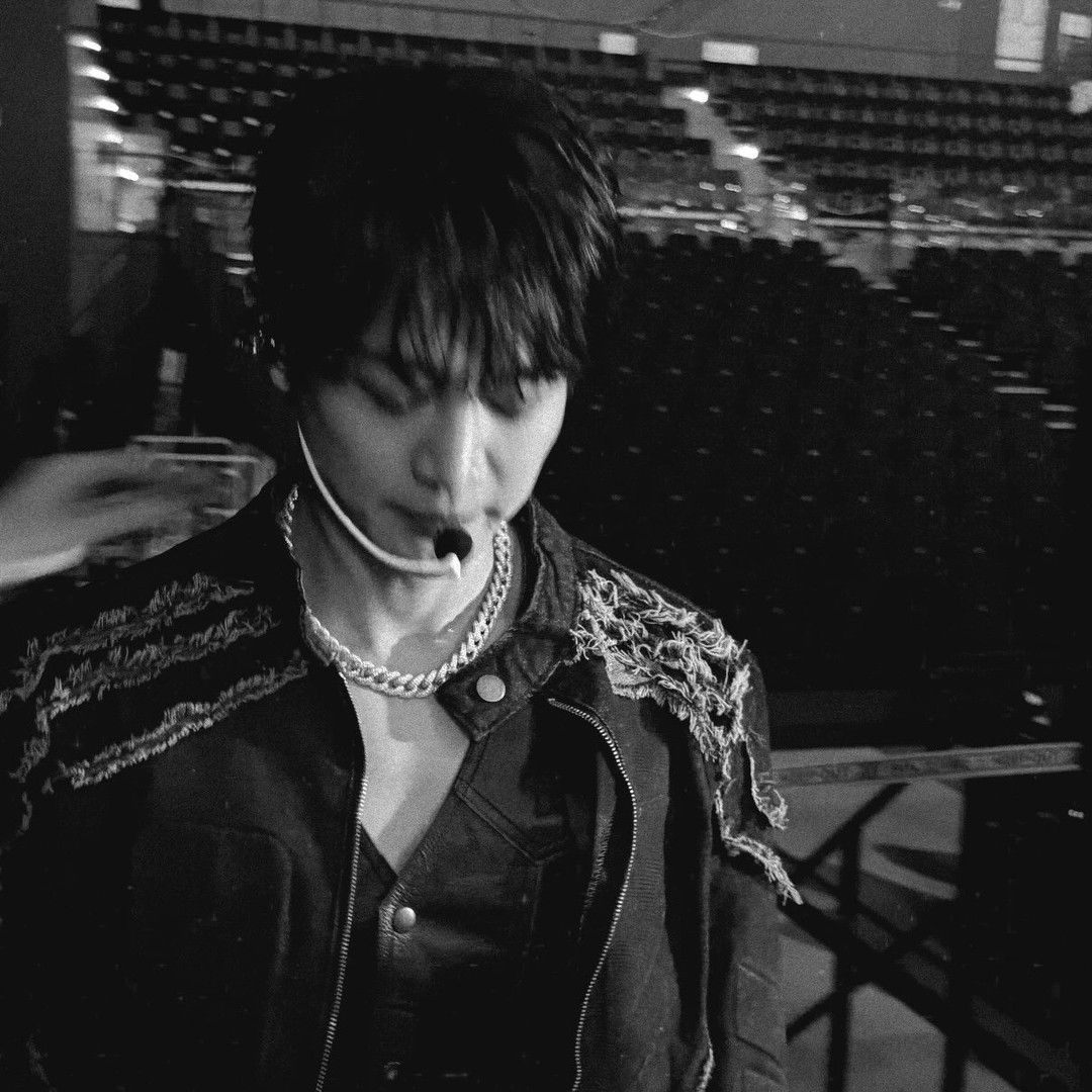 Behind-the-scenes cut of Minho (SHINee)