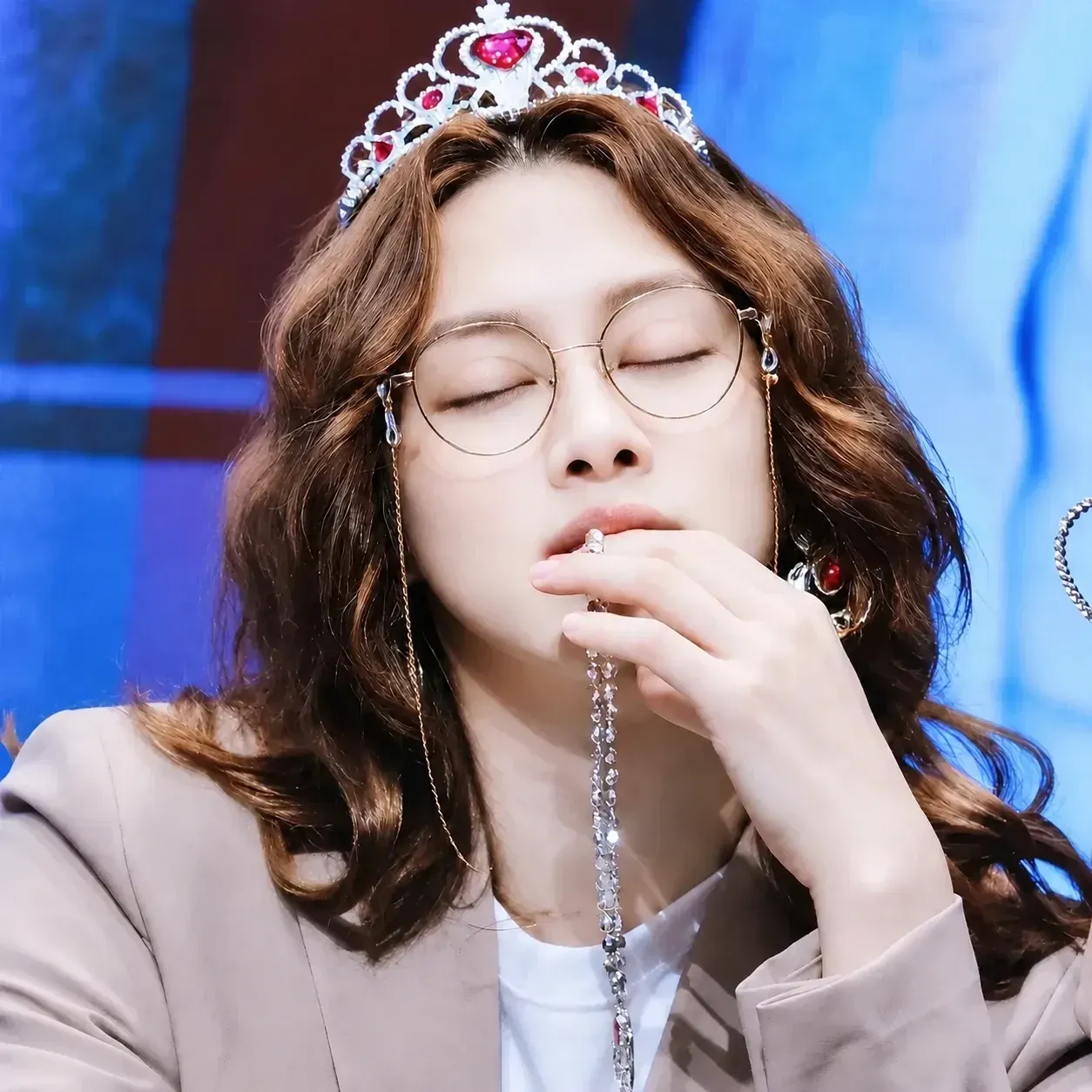 Latest photo of Heechul (Super Junior)