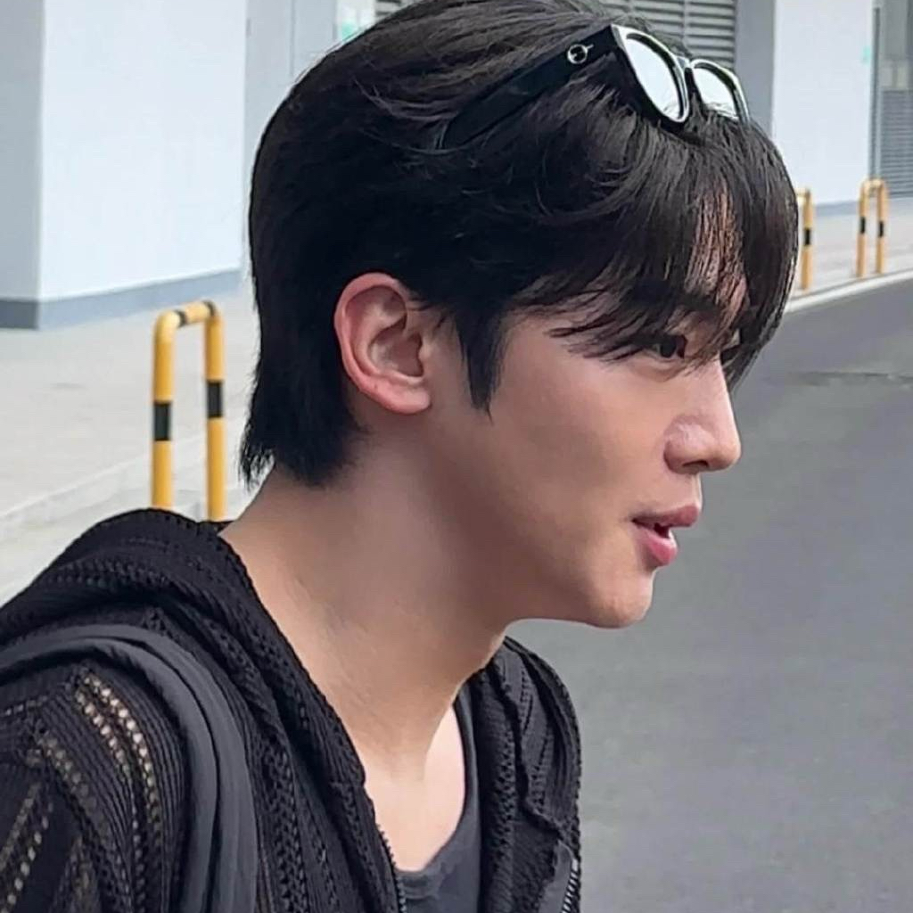 A moment captured by Kim Yohan (WEi)'s fan