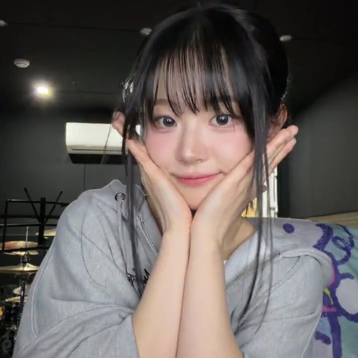 Behind-the-scenes cut of QWER