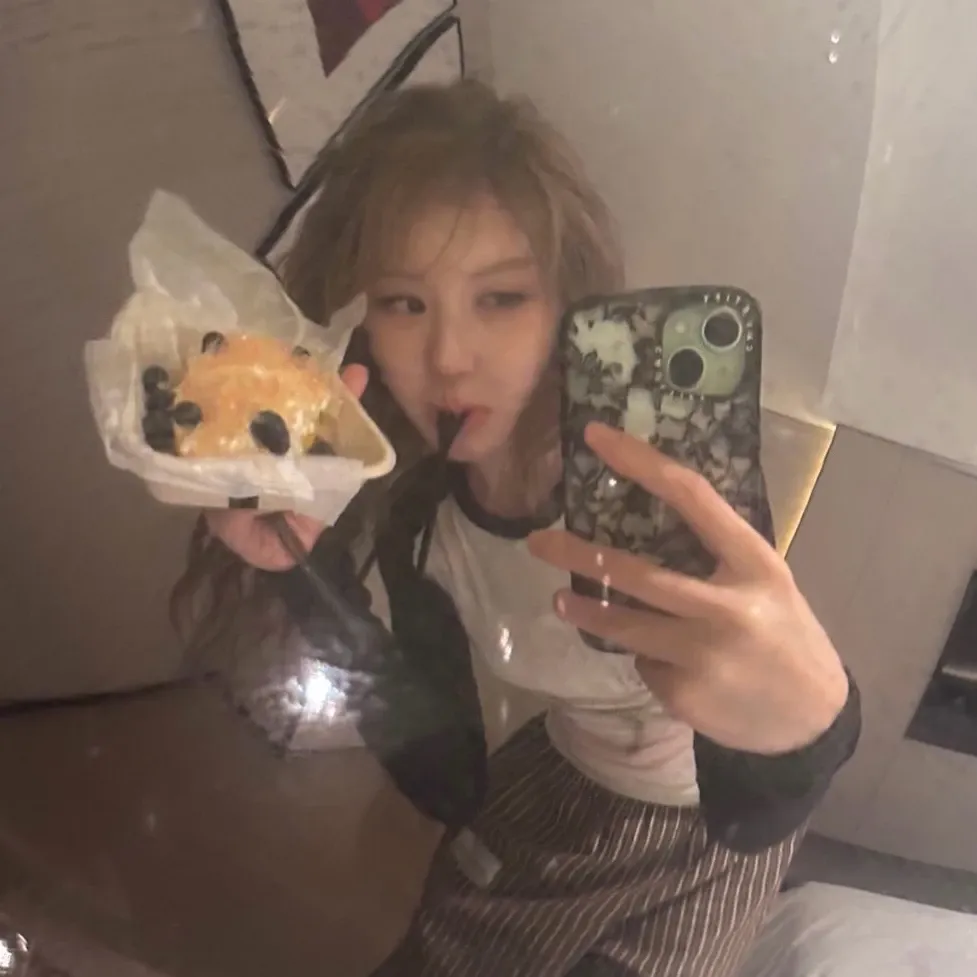 Latest photo of Lee Chaeyeon
